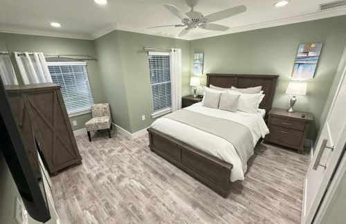 BRAND NEW! Lakefront 9BR Pool Hot Tub Outdoor Kitchen BBQ Theater 2 miles Disney - Foto 7