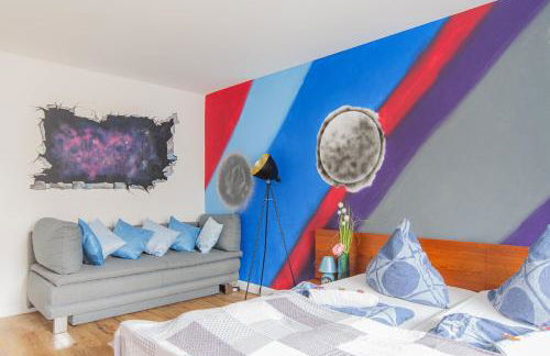 - Stellar Haven Deluxe with Cosmic Design - 3-Room Space-Themed Apartment 75 qm - Central Location - Balcony - Renovated 2024 with TV & Netflix - Full Kitchen - Free Parking - Near Metro & Airport - Galaxy-Inspired Interior - - Photo 8