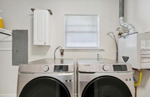 LSU Slammer Arcade 4 5 mile to LSU Private Yard - Foto 28