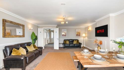 Modern 5-Bedroom House, Accommodates 10, Fast Wi-Fi & Private Garden - Foto 4