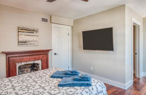 Colonial Quarter hideaway with modern comforts & balcony - near the beach - Photo 15