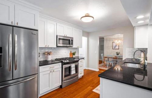 4 Bedroom Pool and Hot Tub Home Near Cleveland - Foto 34