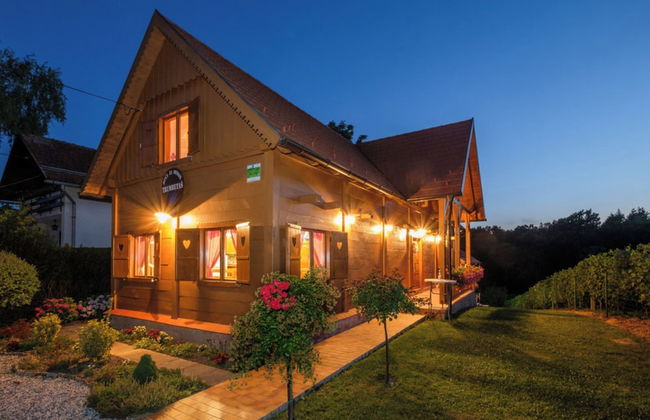 Rustic Cottage With Heated Pool - Photo 22