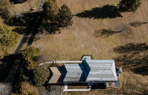 Spacious 5BR 3BA Free Parking Minutes to DC with Pool - Foto 73