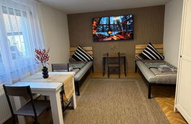 ARCOS Apartment - Geräumige 3-Zimmer-Wohnung mit 8 Einzelbetten - Perfekt für Familien, Gruppen oder Monteure - Foto 1