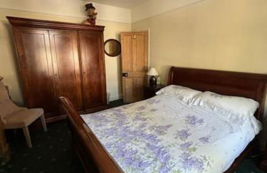 The Seagulls 3 Bedroom House with Parking Weymouth - Photo 3