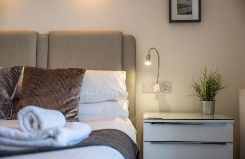 Riverside Apartment with Stunning Views & Patio - Foto 14