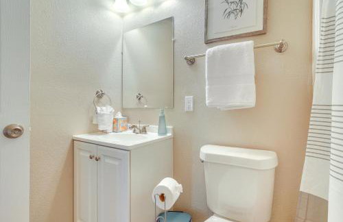 9 Mi to Downtown Home with Deck in San Antonio - Foto 14