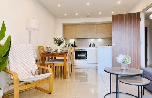 Lakeside Retreat - Spacious 1BR - Peaceful Base Near Wembley - Foto 10