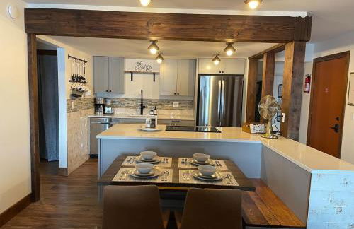 Newly Renovated Ski In Ski Out 2BR Condo - Foto 7