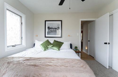 5 Bedroom 2 & 1 half Bath Group Stay Fun Design in Quiet Neighborhood - Foto 20