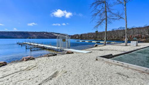 On Big Boulder Lake Condo with Community Pools! - Foto 3
