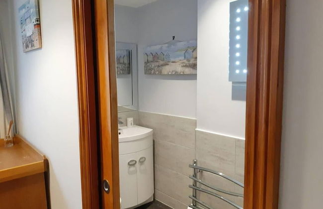 Beautiful 6-bed Dog Friendly Cottage in Heacham - Photo 25