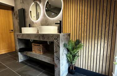 Stunning Town Center Cottage with hot tub - Foto 17