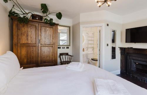 Grace's Guesthouse The Suite Room 6 - Photo 8