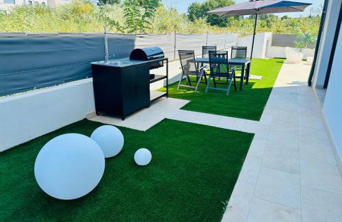 New exclusive apartment Green Horizon with garden, hot tub and private pool near the sea - Foto 27