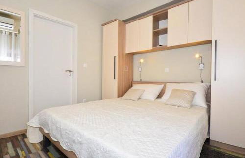 Holiday Home Belmondo- Three Bedroom Home with Terrace and Private Pool A6 - Photo 23