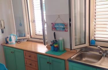 My Little House - appartamento con patio e parcheggio privato a 5 minuti dalla spiaggia e dal centro - Foto 18