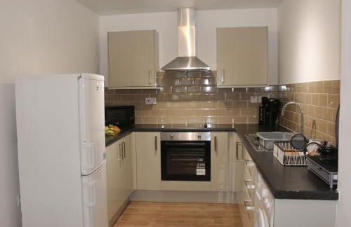 RestWorkPlayShortStays apartment, free parking and wifi, perfect for contractors, near to i54 park and city centre - Foto 8