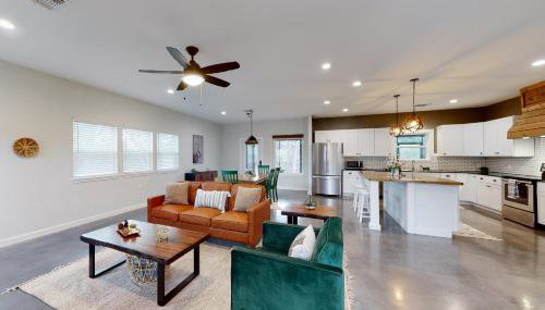 Secluded home with firepit, gas grill, central AC, game room, W/D - Foto 2