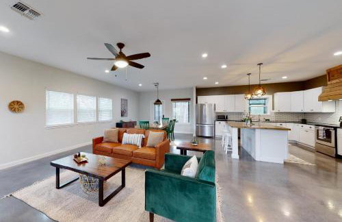 Secluded home with firepit, gas grill, central AC, game room, W/D - Foto 2