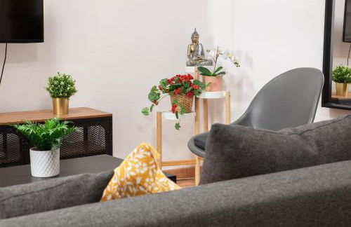 Luxury Artistic Digital Nomad 2 Bedroom w/Terrace - Photo 20