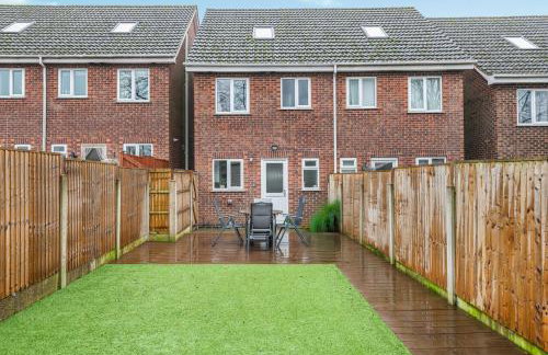 3BR Home with Garden & Free Parking - Foto 50