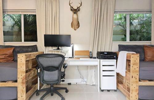 -Disco Bungalow- One third mile to FTL Marine Center - Foto 34