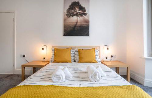 Modern Apartment -Free Parking - by Holiday Homes - Foto 2