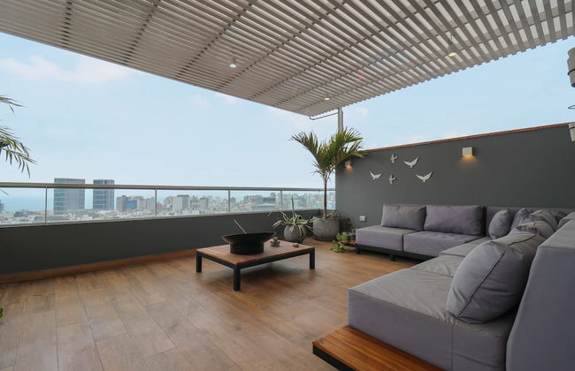 Elegant 3BR Duplex With Balcony in Miraflores - Photo 55