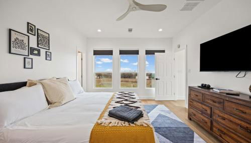 The Iron Cactus 10 acres villa near Austin w Sauna and Pool table - Foto 2