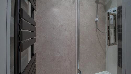 Raeburn House- 3 Bedrooms, 2 Bathrooms in Hamilton - Foto 3