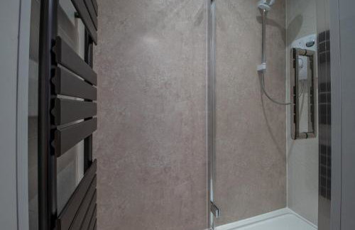 Raeburn House- 3 Bedrooms, 2 Bathrooms in Hamilton - Foto 3