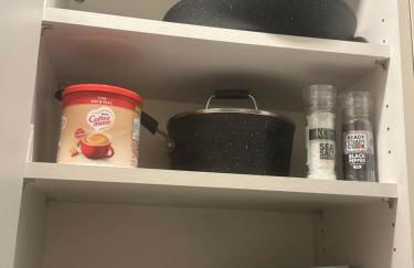 Double bed Quinton ,Studio Fast WiFi,Netflix, No deposit Required - Foto 18