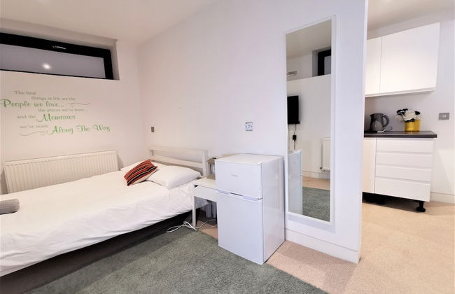 Spacious Double Room with en-suite - 1b - Photo 6