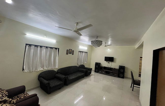 Savitri Bungalow - Photo 2