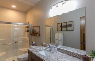 Wonderful Triplex Unit With Spectacular Lake View! - Foto 9