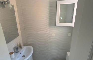 Sapphire Apartment , Beachfront Family Apartment for 4 with Private Garden, 1-Minute Walk to the Beach - Foto 12