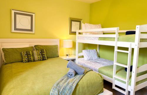 Stylish 3-BR with Private Pool & Conservation View - Foto 25