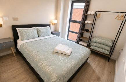 City Centre 2 bed apartment with a balcony - Photo 4