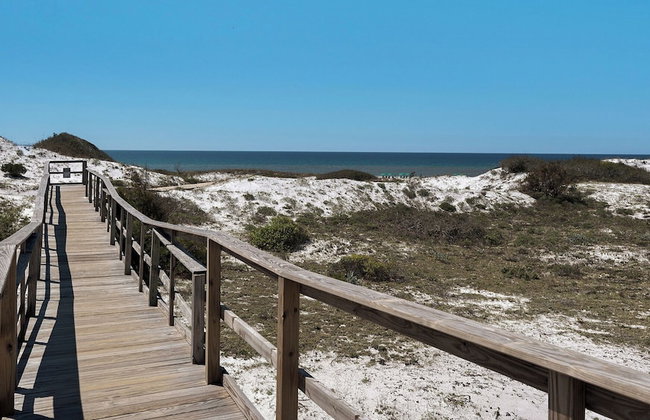 Beach Cottage w/ Backyard Oasis - Quiet Neighborhood in BMB - Foto 32