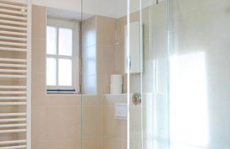 Wohnensemble mit 3 separaten Bereichen- 2 Küchen- 3 Badezimmer- 10 Personen- Garten- Parkplatz - Foto 33