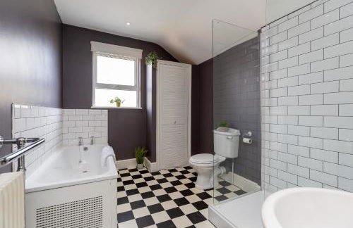 Newcombe - Sleeps Up to 8 - Close to Northampton Town Centre & Train Station - Fast Wifi, Free Parking, SmartTV with Netflix by Centro Stays - Foto 16