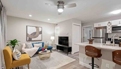 Steps away from Downtown Restaurants and Bars - King Bed - Foto 3