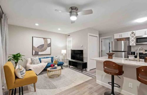 Steps away from Downtown Restaurants and Bars - King Bed - Foto 3