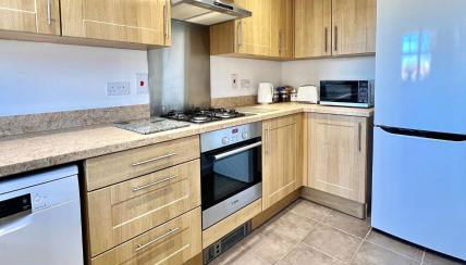 Rushden - 5 Beds Modern Home, Free Private Parking, TV, Garden - Foto 3