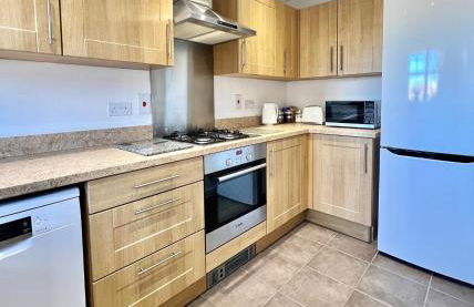 Rushden - 5 Beds Modern Home, Free Private Parking, TV, Garden - Foto 3