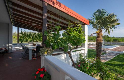 House Rose with Garden and Pool - Foto 17