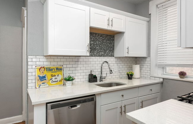 Central Garden Getaways Corp Rentals by NamaStay - Photo 17