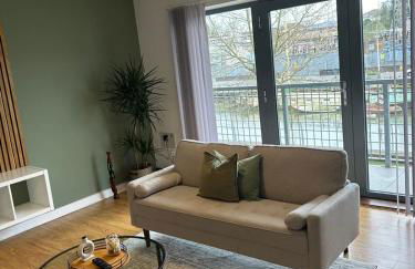 Long Stay - Free Parking - Contractors - Train Station - Students - Foto 6